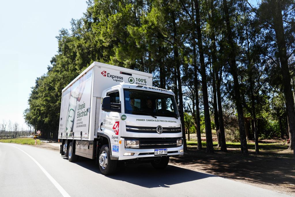 Volkswagen Camiones y Buses entrega el primer camión eléctrico de la Argentina a Cervecería y Maltería Quilmes
