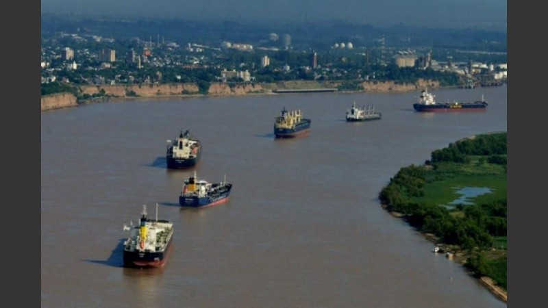 Hidrovía: puertos reclaman por los remolcadores, pero el Gobierno no responde
