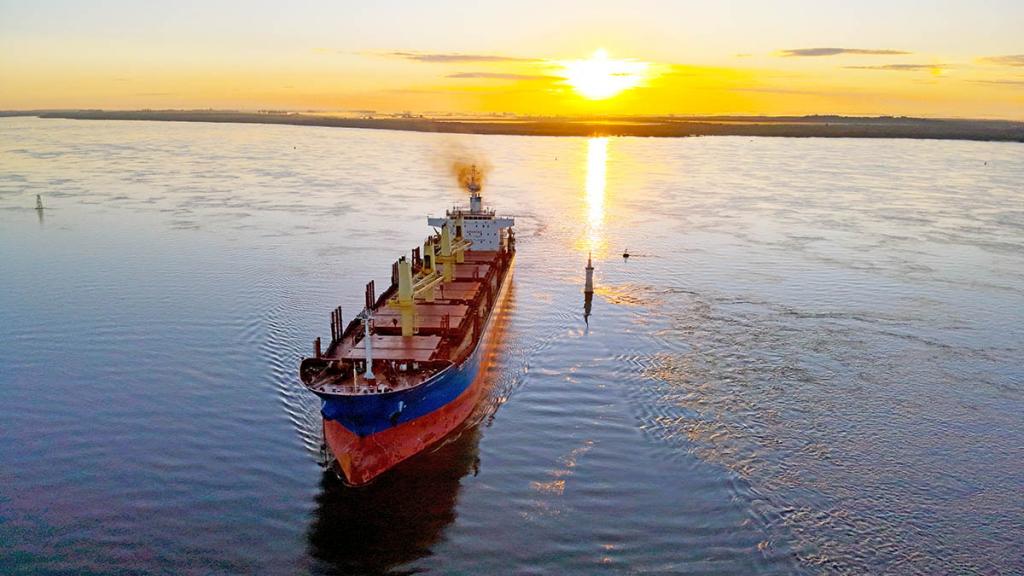Comenzó la carga de un nuevo buque en el puerto de Concepción del Uruguay